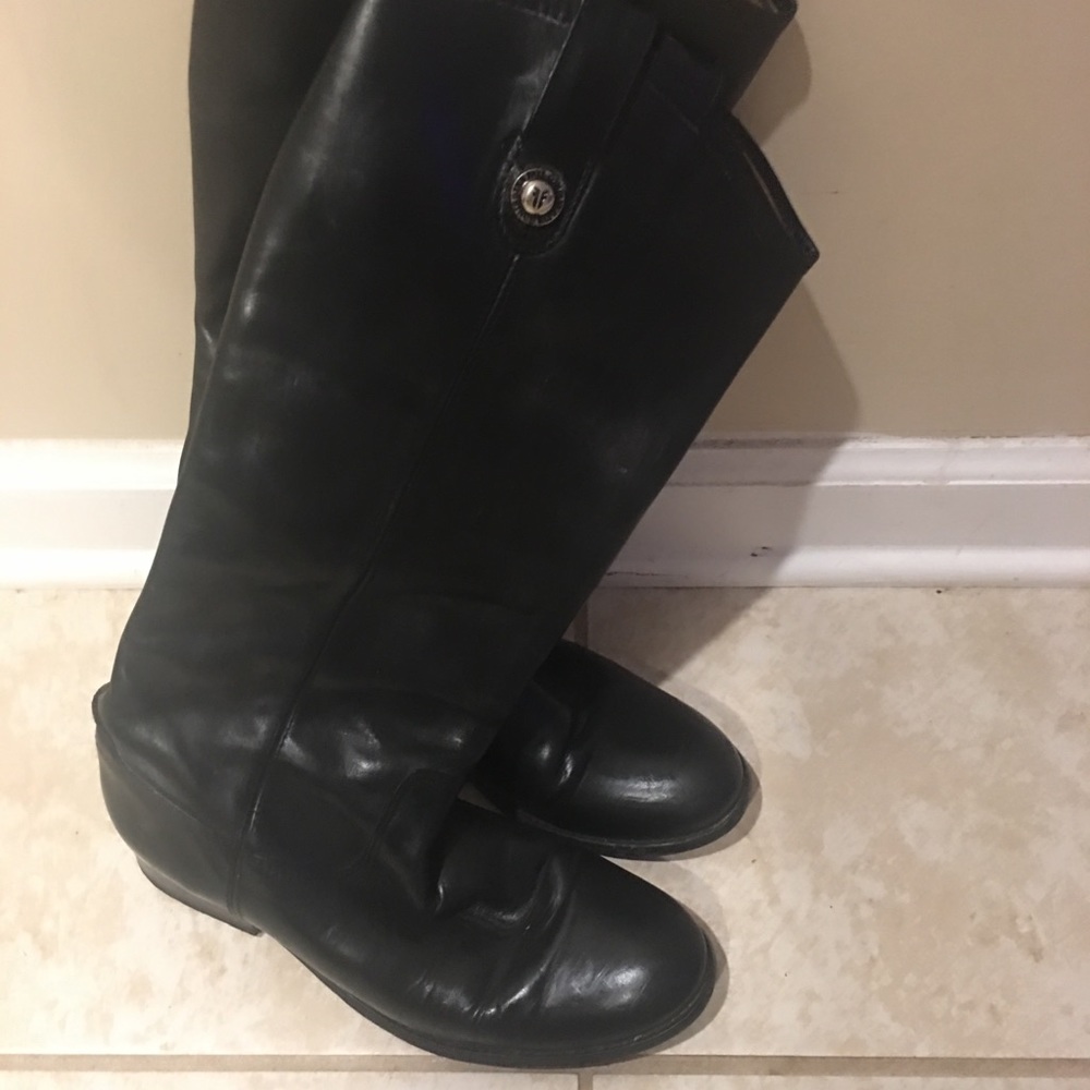 Frye boots size 7 slightly worn.